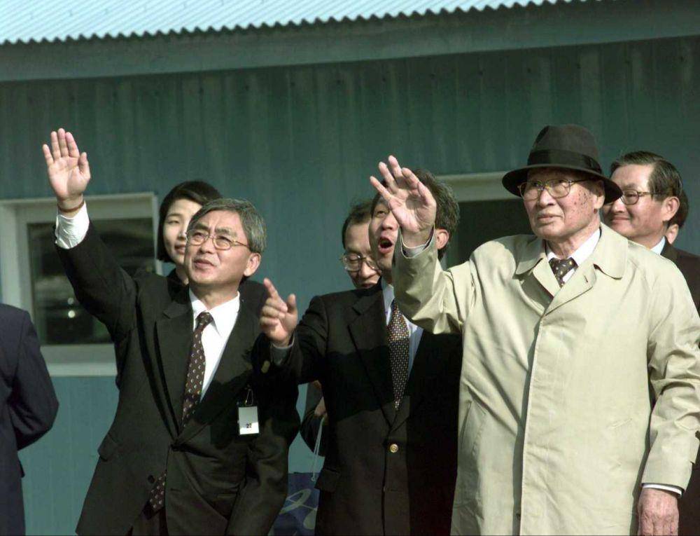 potret Chung saat berada di perbatasan Korea Selatan dan Utara (wikimedia.org)