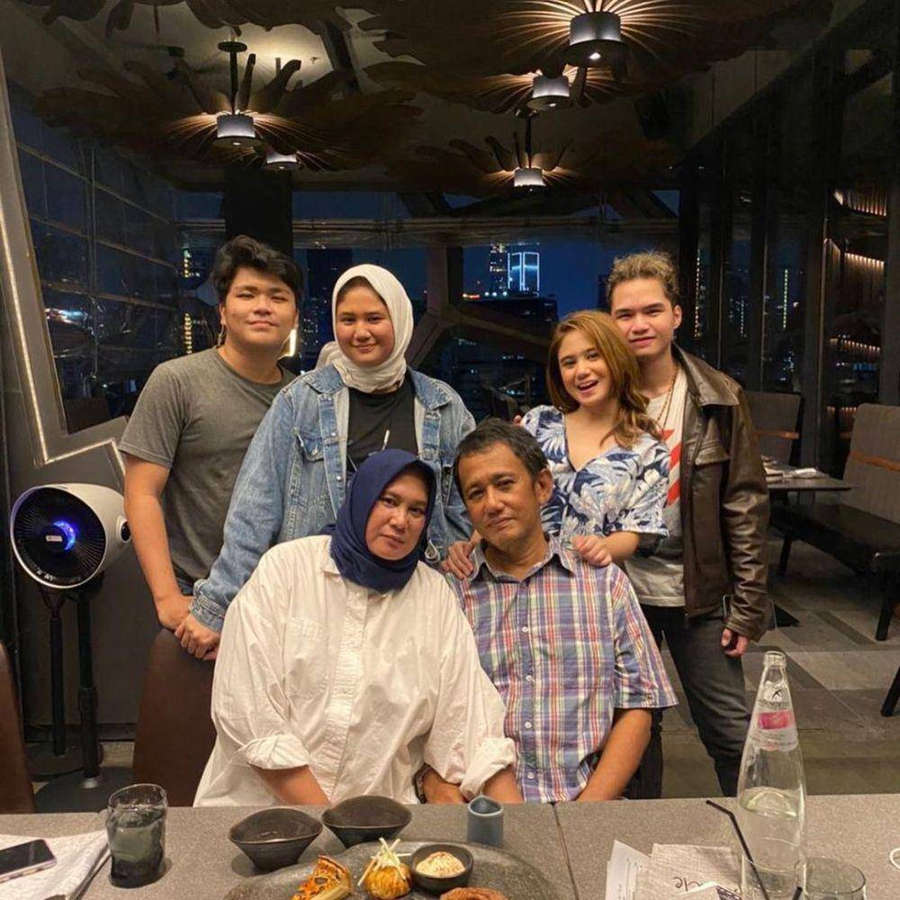 potret kenangan Tissa Biani dan ayahnya semasa hidup (instagram.com/dianestining68)