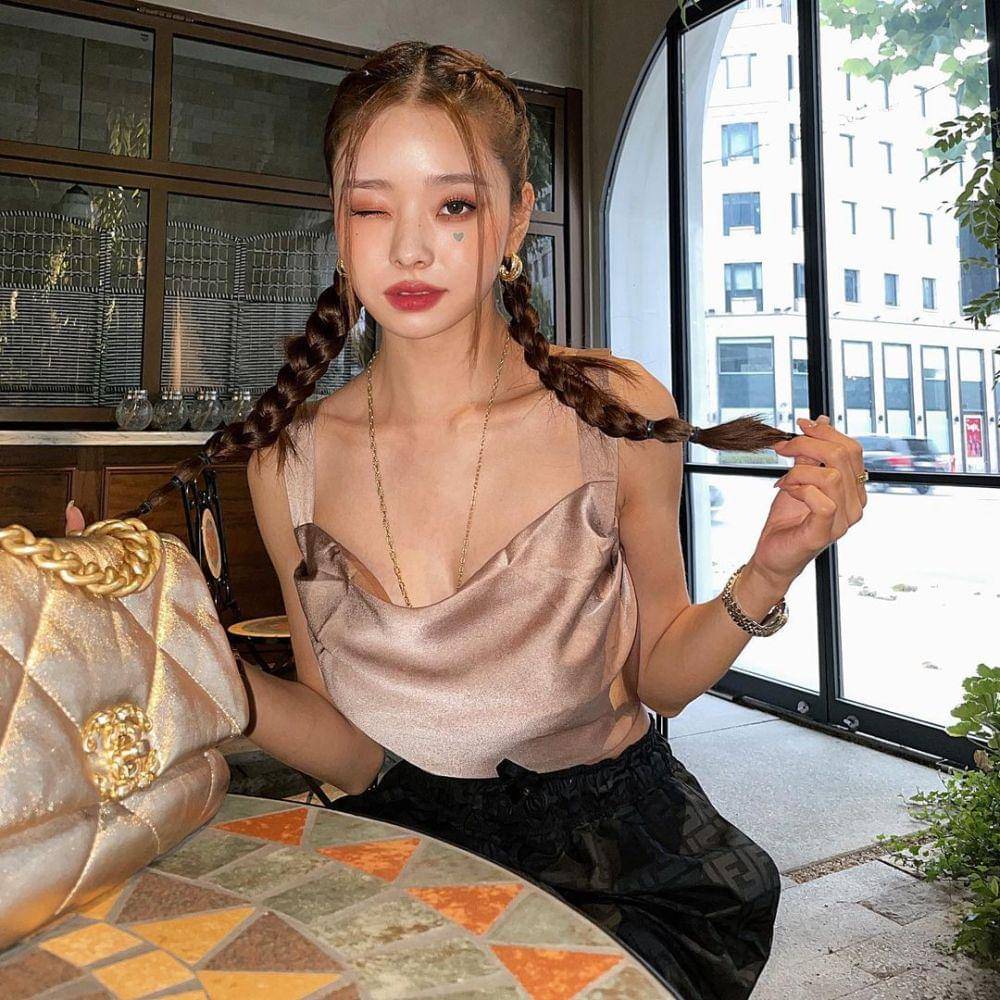 Freezia (instagram.com/dear.zia)
