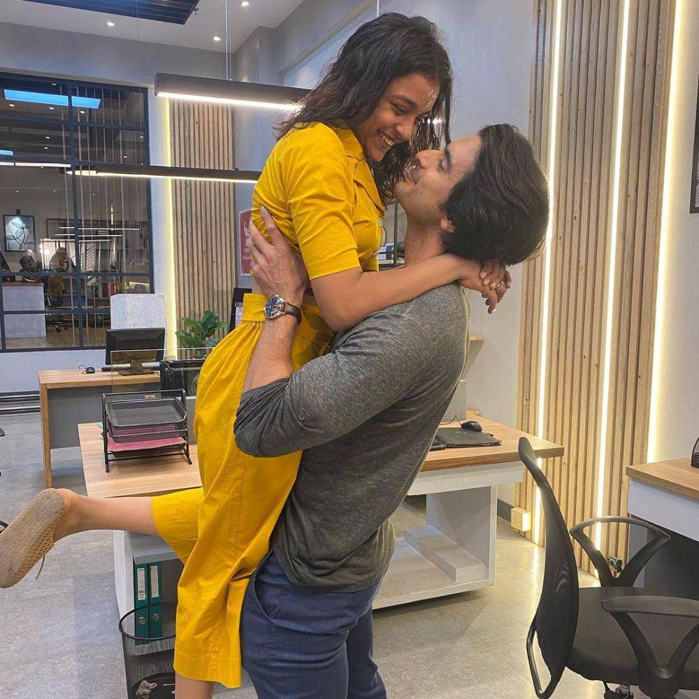 Sumbul Touqeer dan Gashmeer Mahajani (instagram.com/sumbul_touqeer)