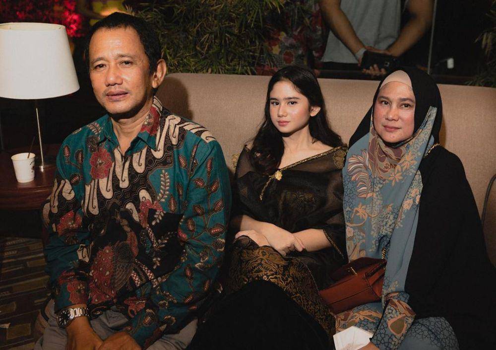 potret kenangan Tissa Biani dan ayahnya semasa hidup (instagram.com/dianestining68)