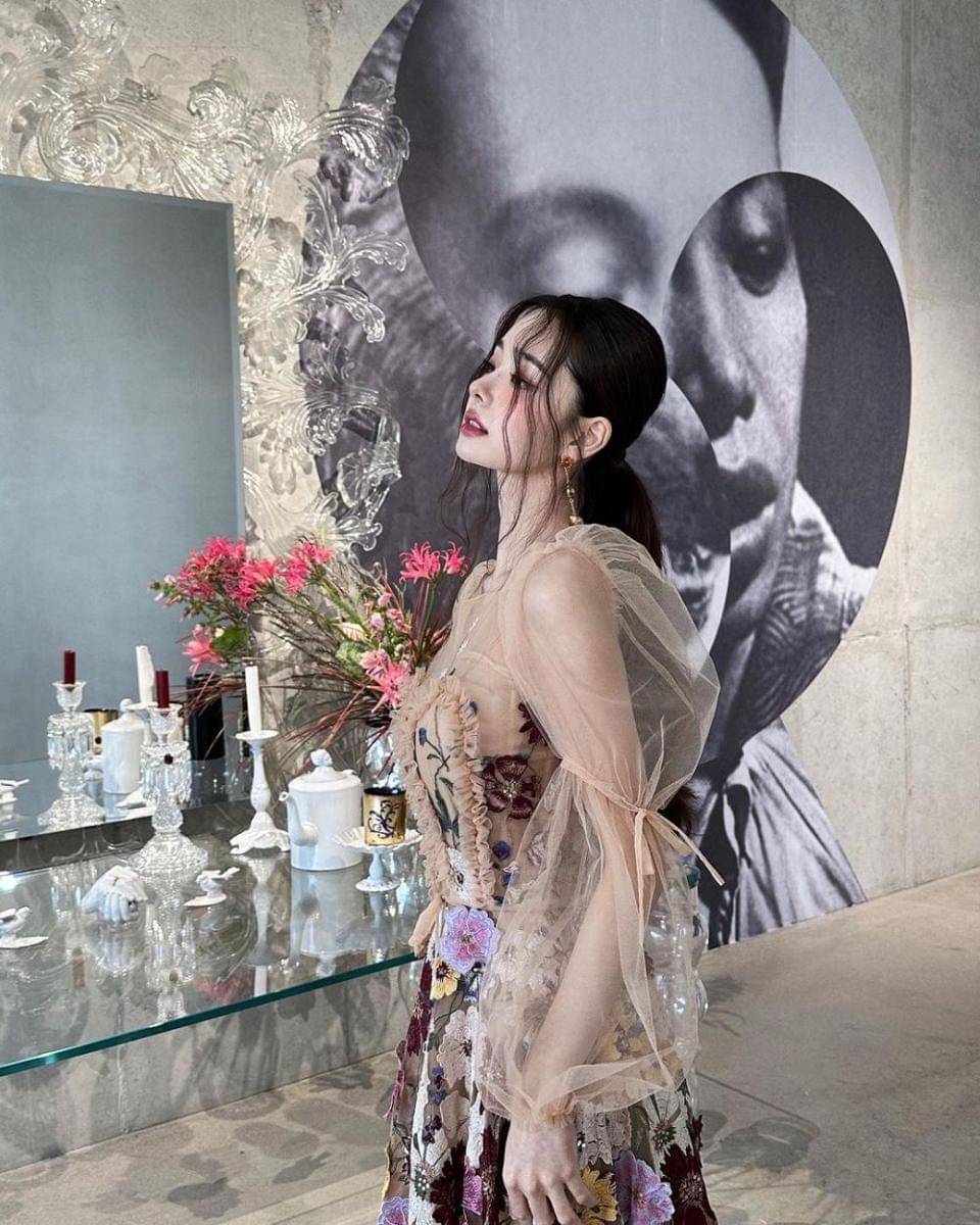 Freezia (instagram.com/dear.zia)