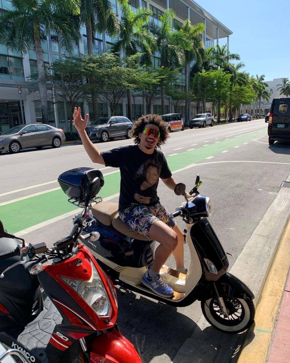 Eric André (instagram.com/ericfuckingandre)