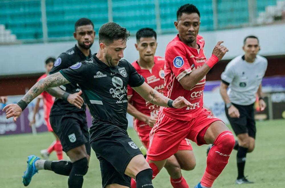 Persebaya saat menghadapi Persija di putaran pertama Liga 1 2022/2023. (instagram.com/officialpersebaya)
