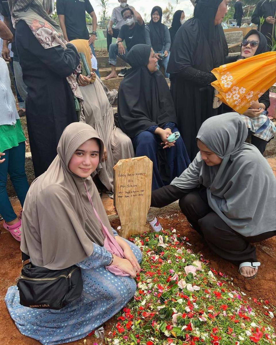 potret kenangan Tissa Biani dan ayahnya semasa hidup (instagram.com/tissabiani)