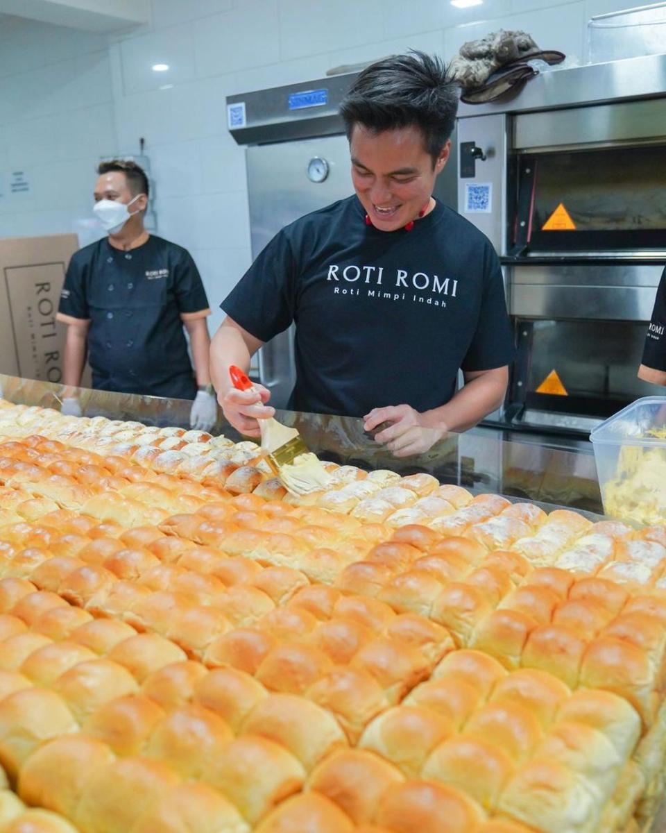 Baim Wong berbagi roti romi untuk ojol (instagram.com/baimwong)
