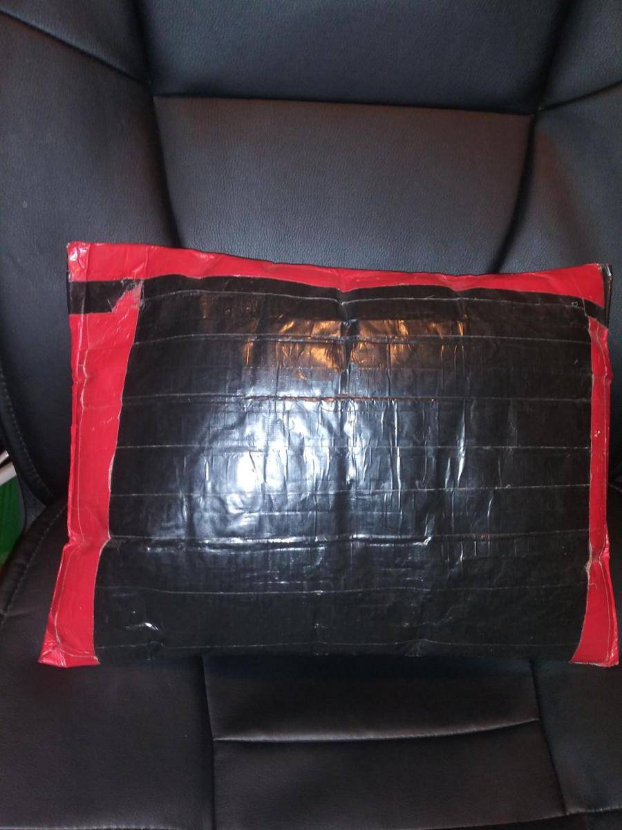 potret desain bantal gak masuk akal (reddit.com/user/Diabeetus_Cat12)
