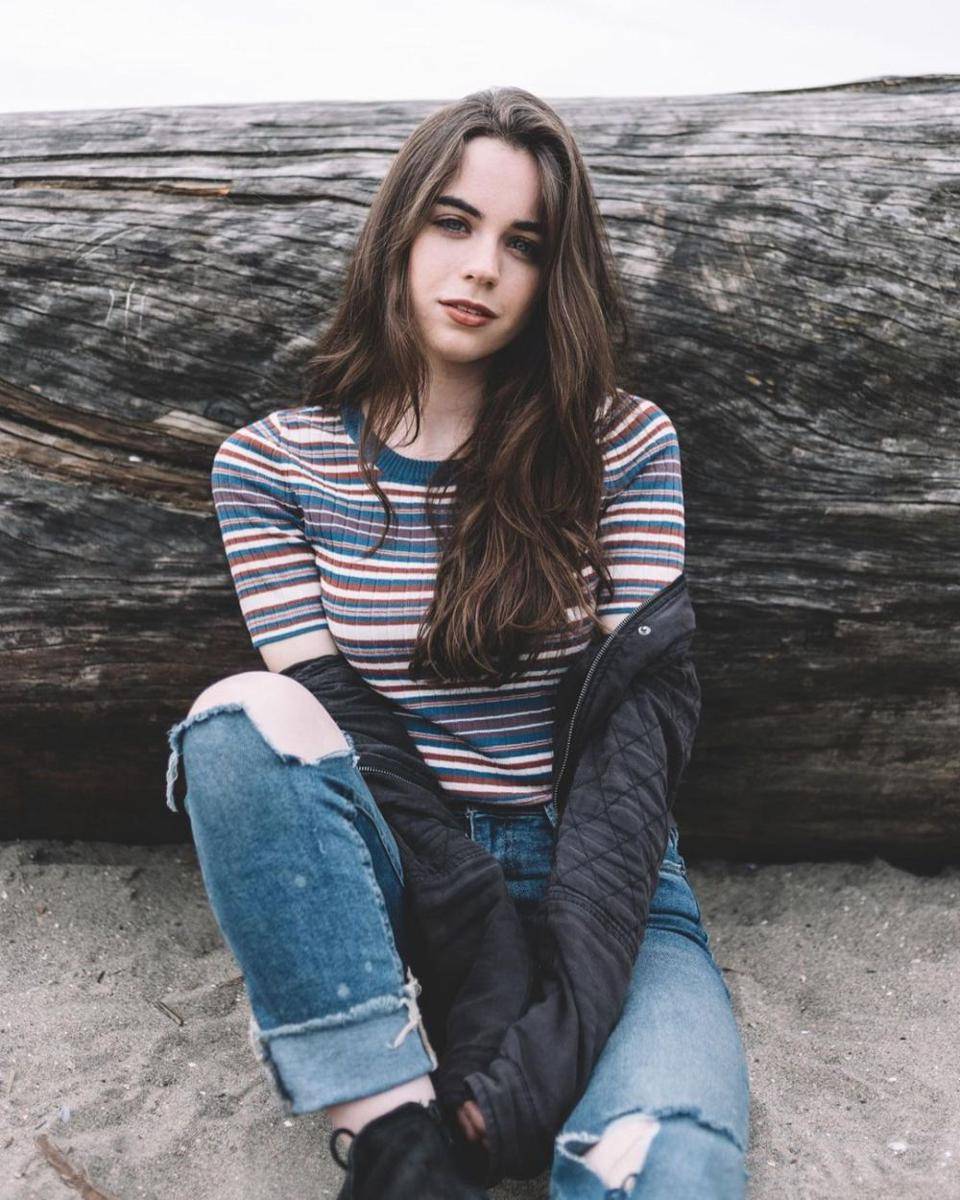 potret Sarah Desjardins (instagram.com/sarahdesjardins)