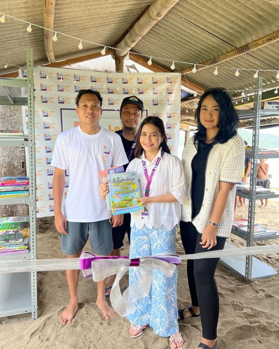 potret Prilly meresmikan perpustakaan mini Legal For Kids (instagram.com/prillylatuconsina96)