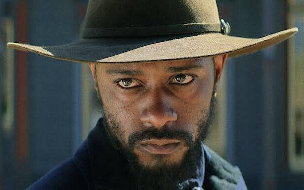 Lakeith Stanfield dalam The Harder They Fall (dok. Netflix/The Harder They Fall)