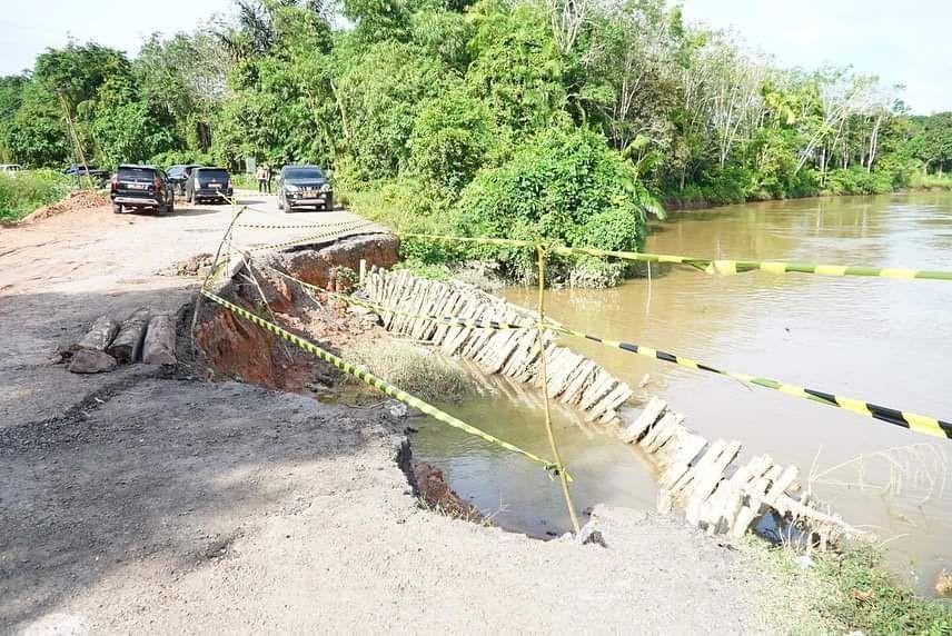 Jalan Penghubung 2 Kabupaten di Sumsel Amblas dan Segera Direlokasi