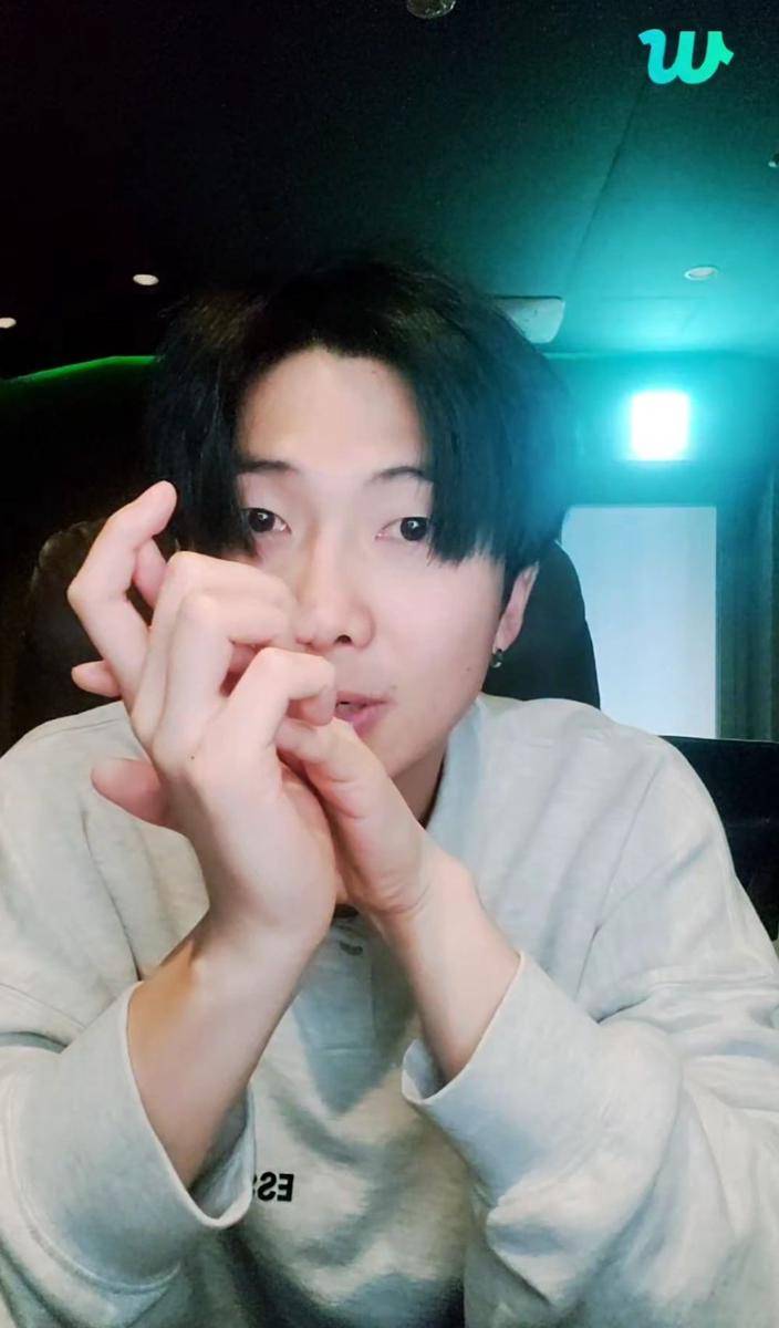 potret RM BTS live di Weverse (dok. Weverse)