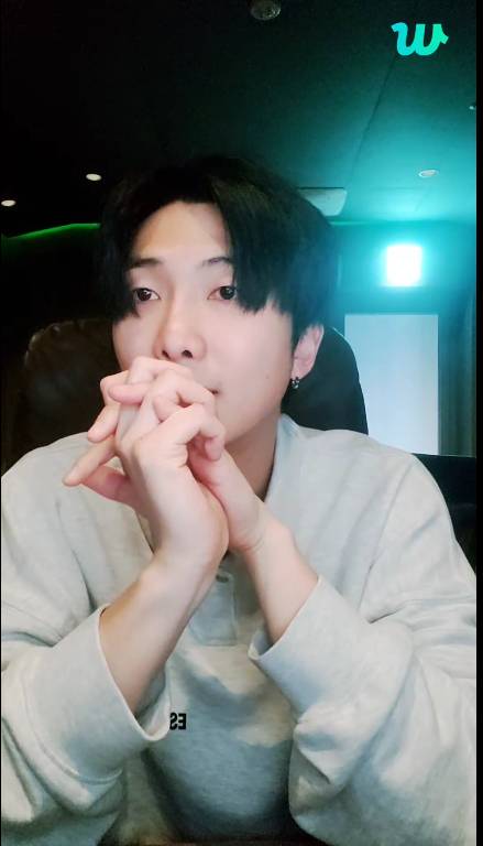 potret RM BTS live di Weverse (dok. Weverse)