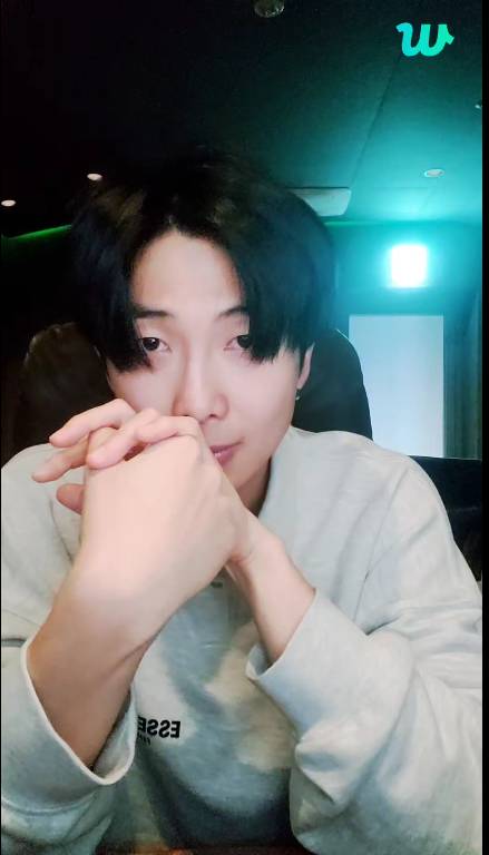 potret RM BTS live di Weverse (dok. Weverse)