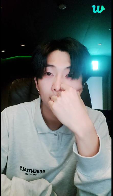 potret RM BTS live di Weverse (dok. Weverse)