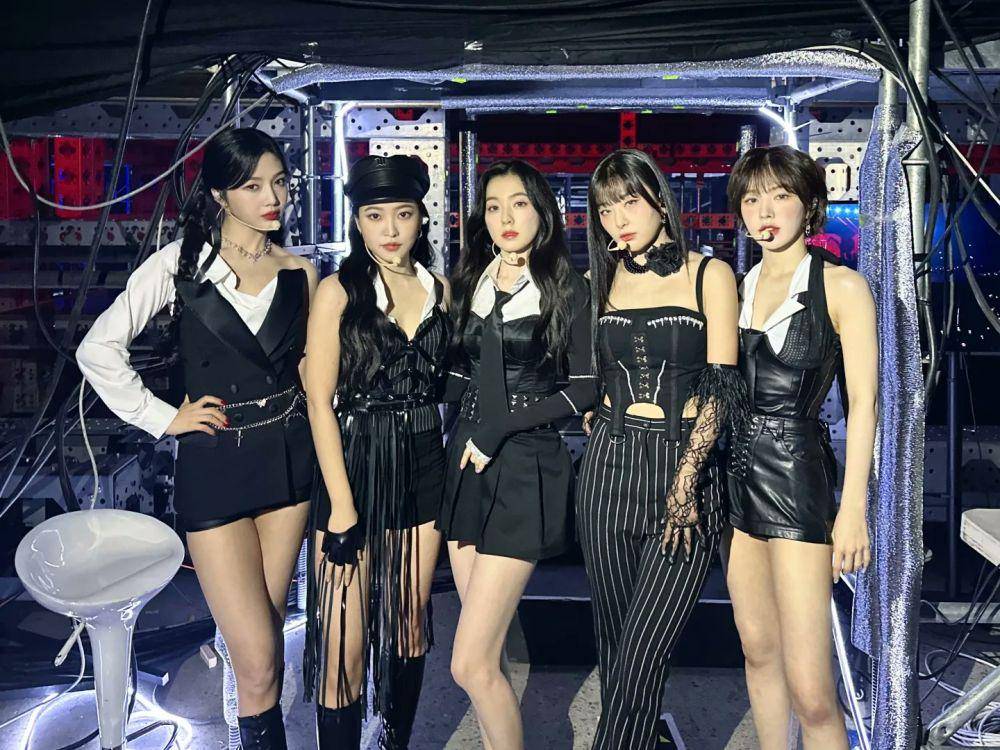 Red Velvet (twitter.com/RVsmtown)