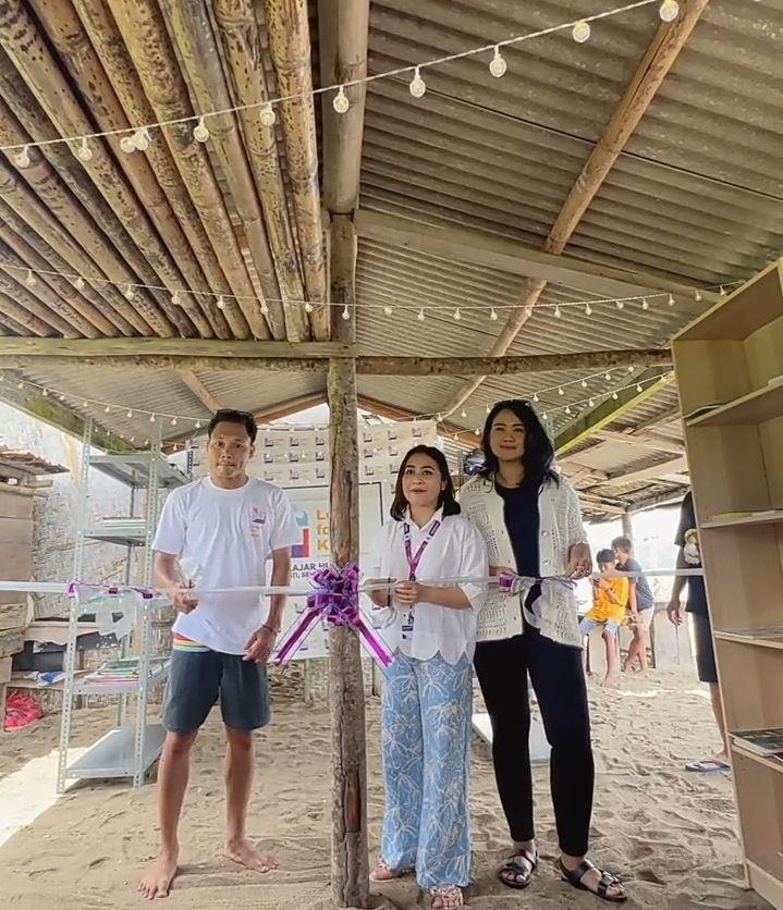 potret Prilly meresmikan perpustakaan mini Legal For Kids (instagram.com/prillylatuconsina96)