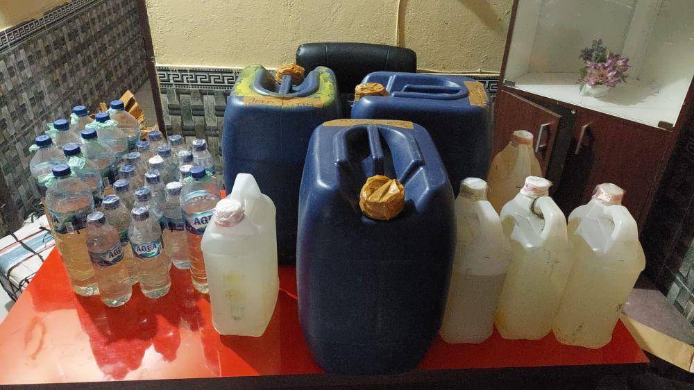 138 liter miras lokal jenis sopi diamankan ke Mapolsek KP3 Laut Pomako, Distrik Mimika Timur, Mimika, Papua Tengah, Minggu (2/4/2023) pagi. (IDN Times/Istimewa)