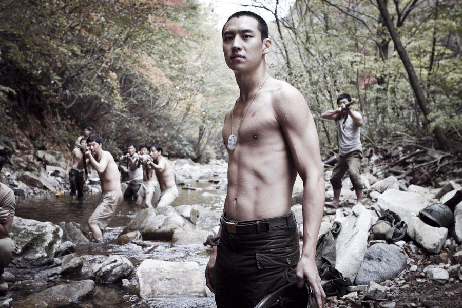 Lee Je Hoon di The Front Line (dok. TPS Company/The Front Line)