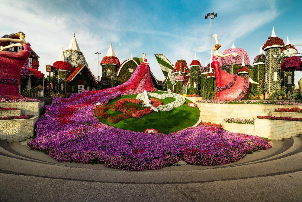Dubai Miracle Garden (unsplash.com/Nabil Saleh)