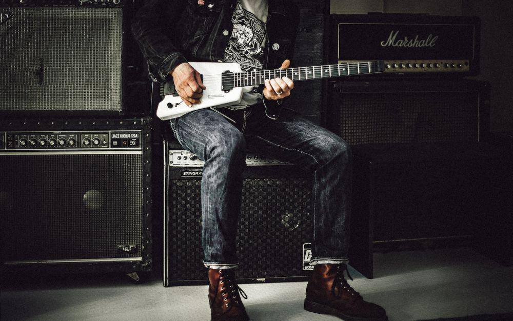 ilustrasi amplifier gitar (pexels.com/Clem Onojeghuo)