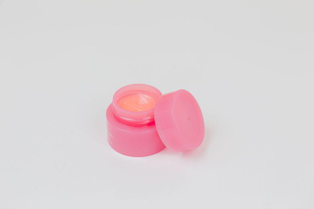 ilustrasi lipbalm (nsplash.com/@diana_pole)