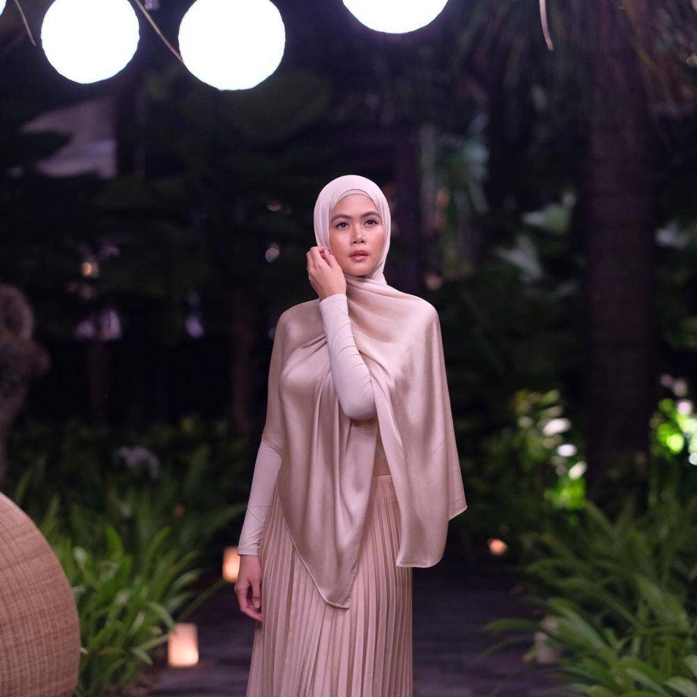 gaya kondangan syar'i (instagram.com/rasyenahikmayudi)