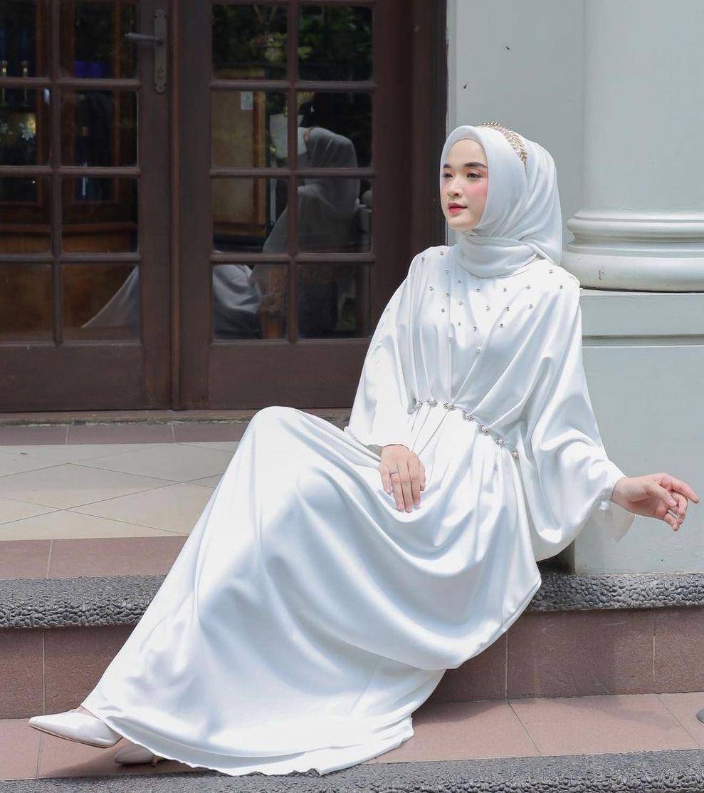 Style lebaran putih (instagram.com/nursyaidahqodriyya)