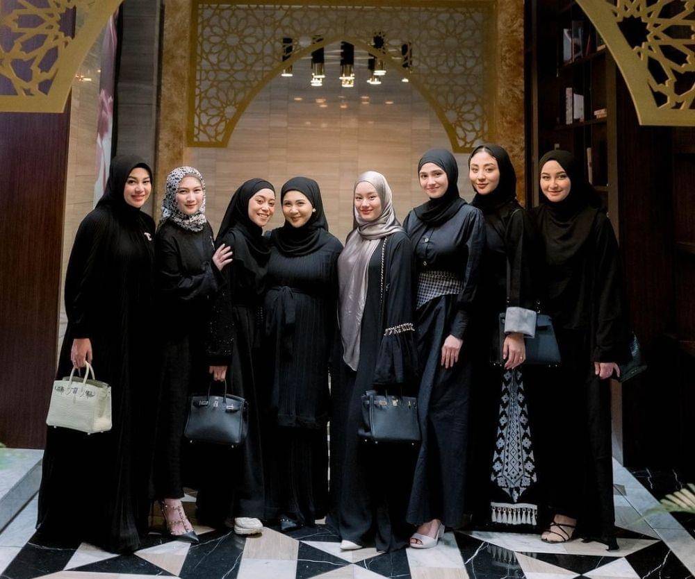 Seragam hijab untuk bukber (instagram.com/dindahw)