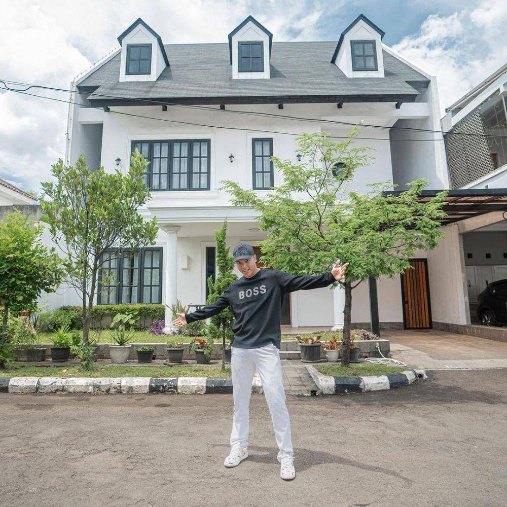 potret Fadly Faisal dan rumah baru (instagram.com/fadlyfsl_)
