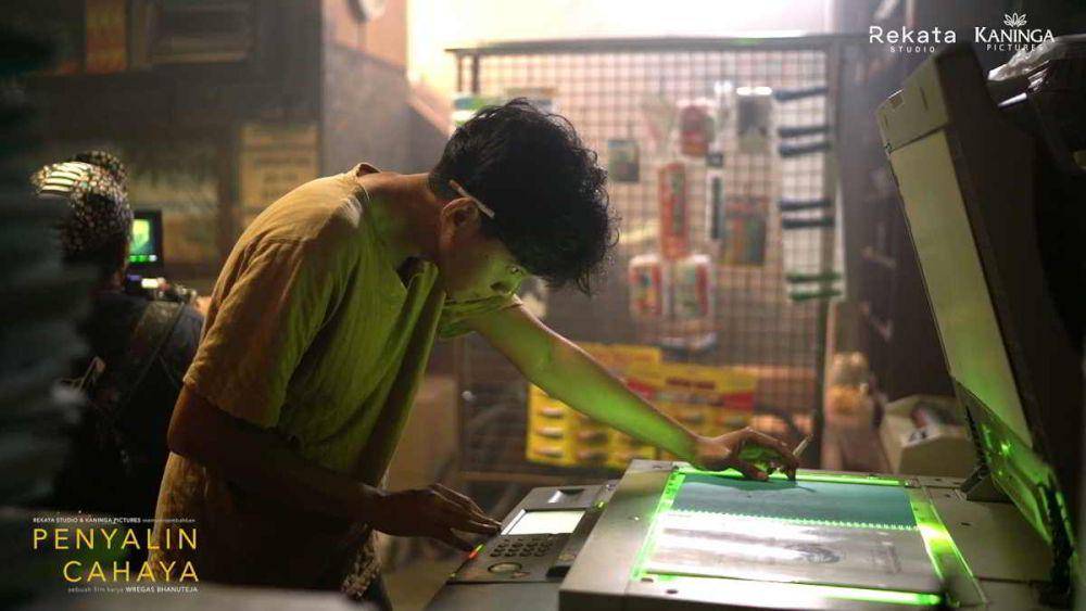 film Penyalin Cahaya (dok. Rekata Studio / Penyalin Cahaya)
