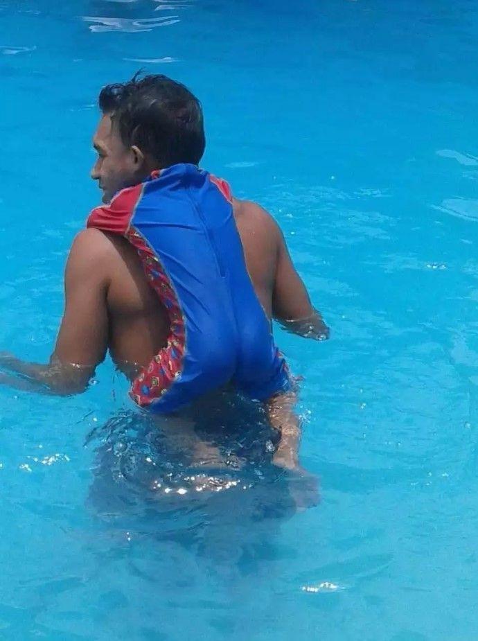 orang tua momong anak kocak (facebook.com/tismi.putribungsu)