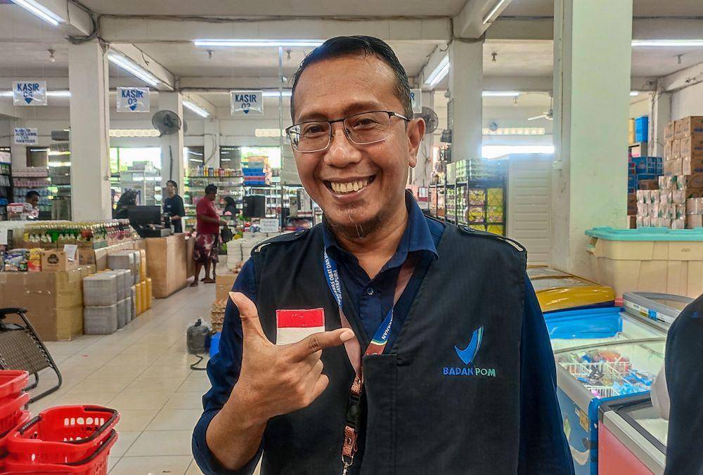 Kepala Loka POM Mimika, Marselino F. Paepadaseda. (IDN Times/Endy Langobelen)