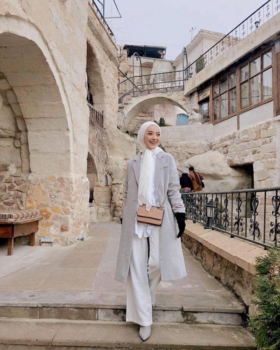 OOTD liburan ke luar negeri ala selebgram (instagram.com/intansugih)