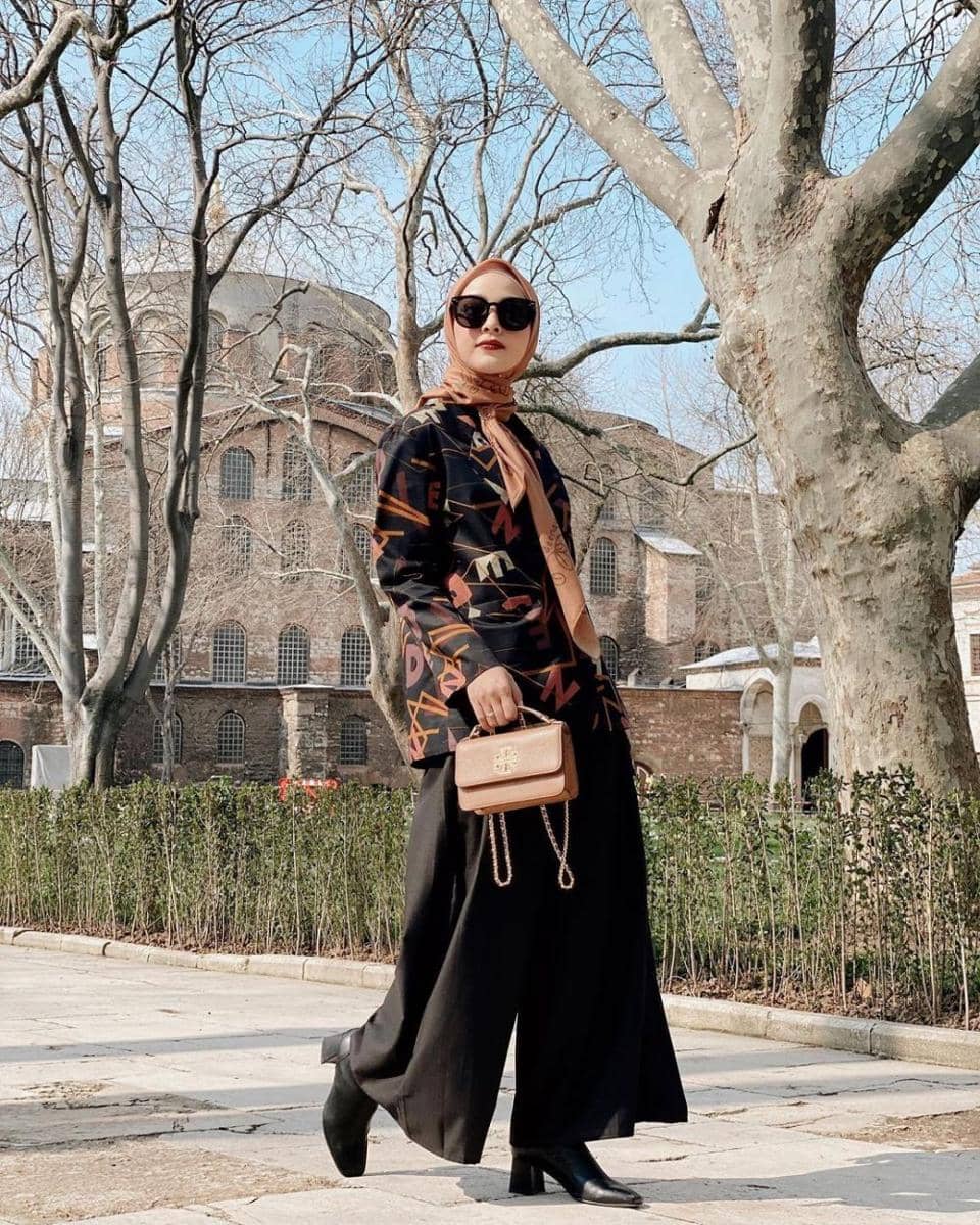 OOTD liburan ke luar negeri ala selebgram (instagram.com/intansugih)