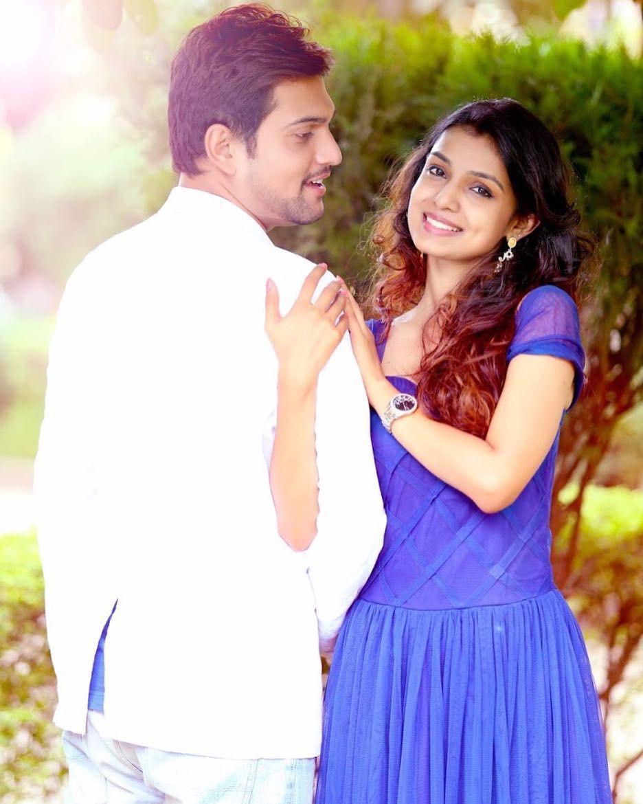 Mayuri Desmukh dan Suami (instagram.com/mayurideshmukhofficialll)