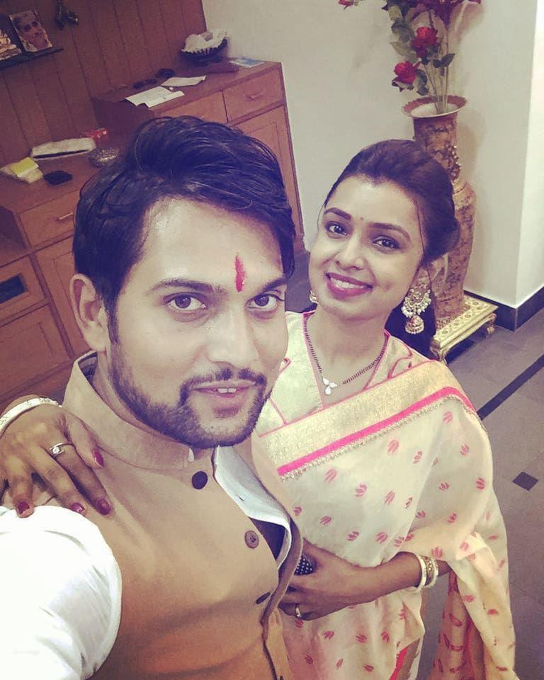Mayuri Desmukh dan Suami (instagram.com/mayurideshmukhofficialll)