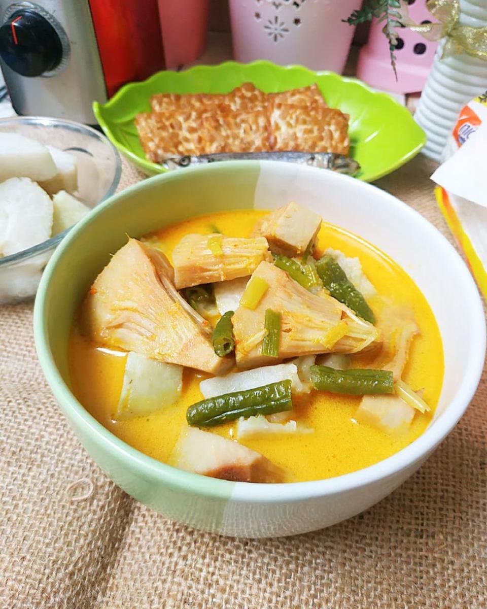 sayur lodeh tewel (instagram.com/auliaawidya)