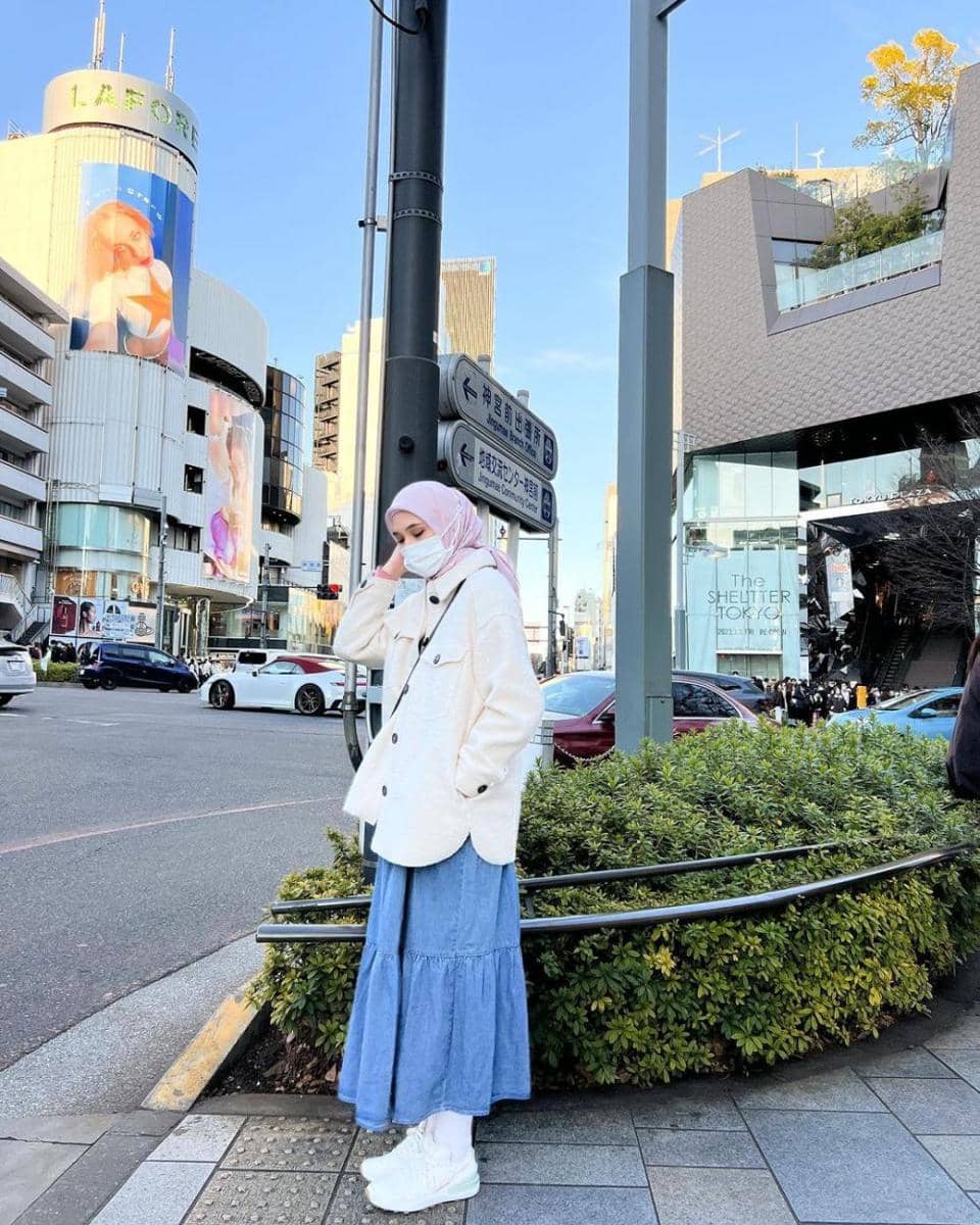 OOTD liburan ke luar negeri ala selebgram (instagram.com/raniaskdr_)