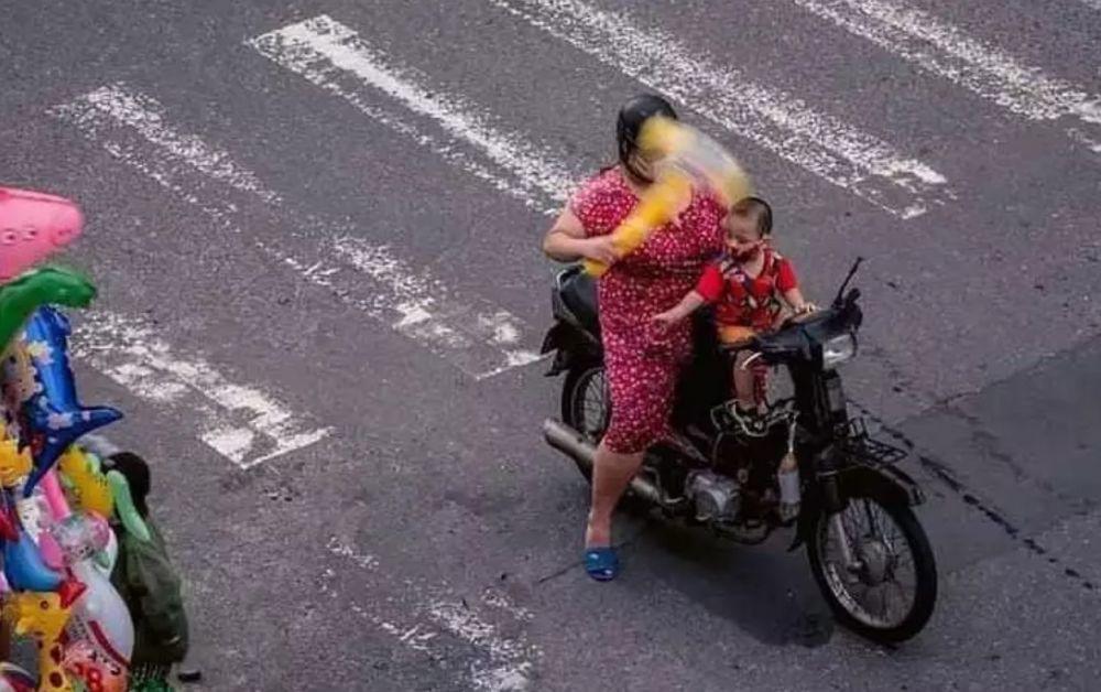 orang tua momong anak kocak (instagram.com/humorsantuy)
