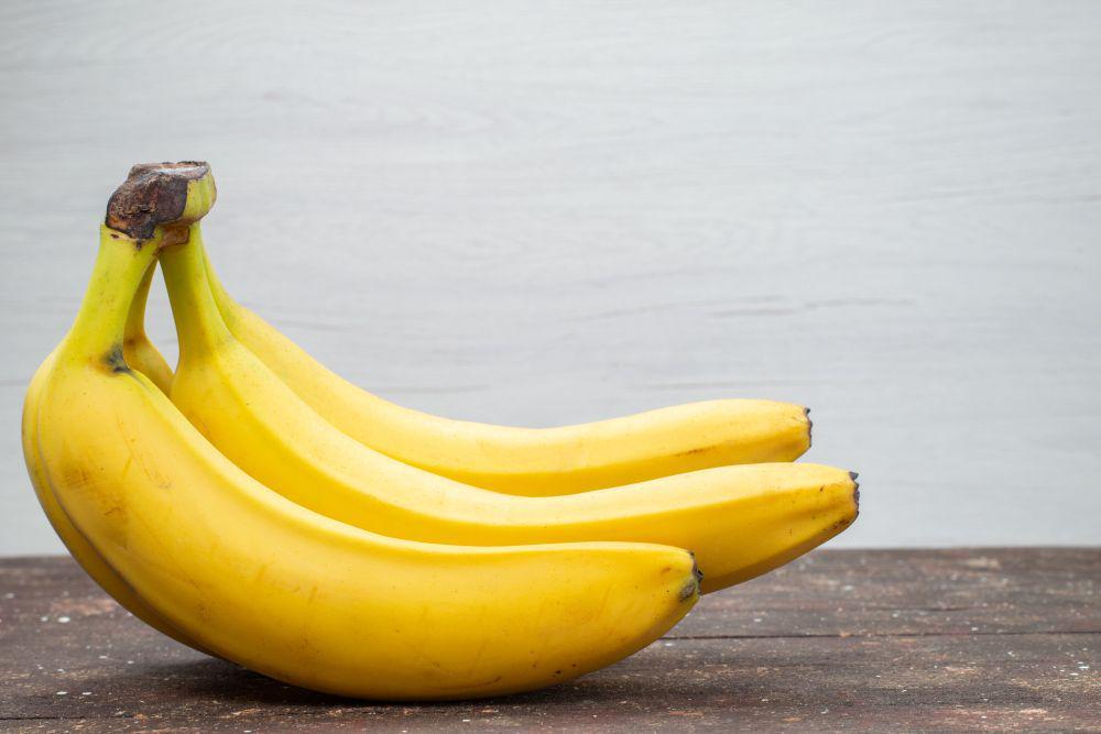 pisang ambon(freepik.com/KamranAydinov)