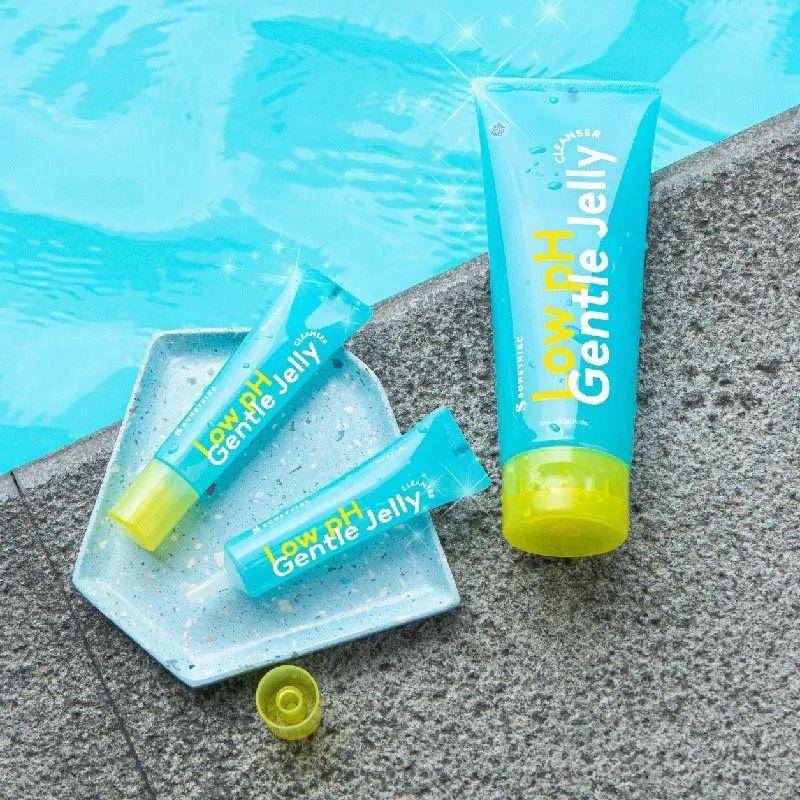 Somethinc Low pH Gentle Jelly Cleanser (instagram.com/somethincofficial)