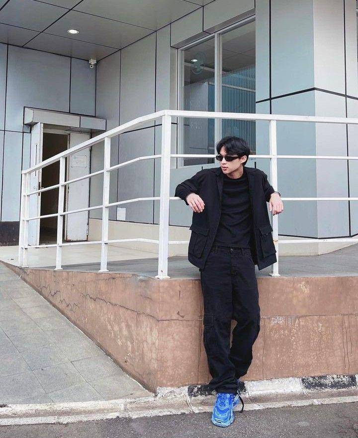 outfit cowok mamba ala Rey Mbayang (instagram.com/rey_mbayang)