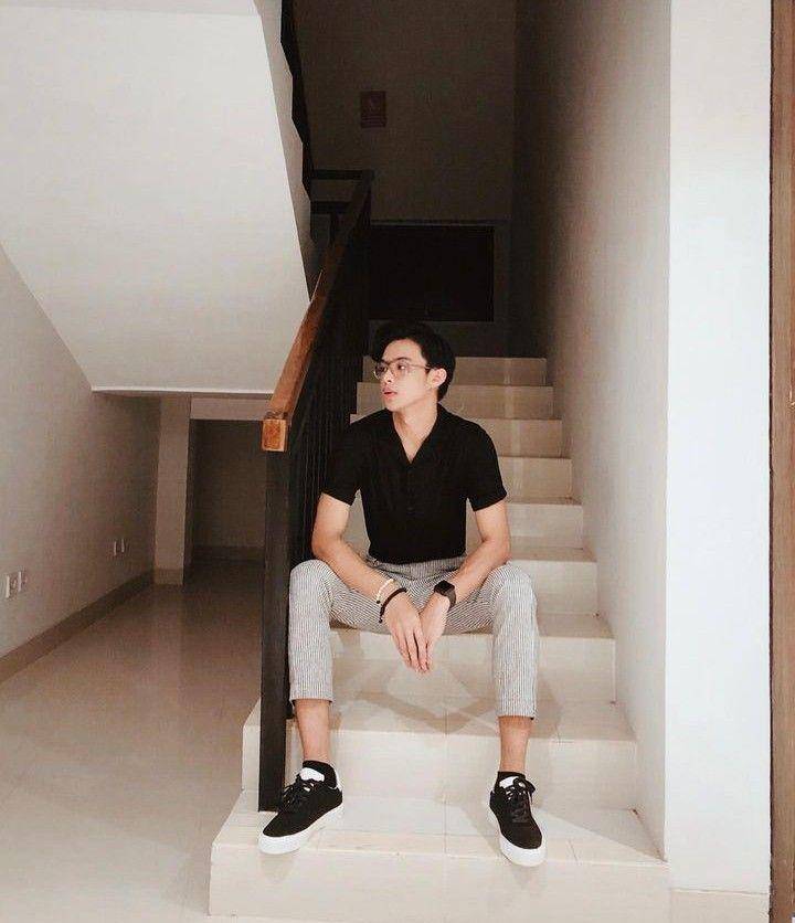outfit cowok mamba ala Rey Mbayang (instagram.com/rey_mbayang)