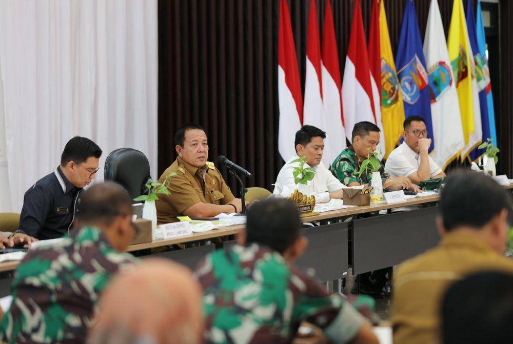 Rakor Persiapan Menjelang Hari Raya Idul Fitri 2023/1444 Hijriah di Mahan Agung, Rumah Dinas Gubernur Lampung, Senin (3/4/2023). (Dok. Pemprov Lampung).