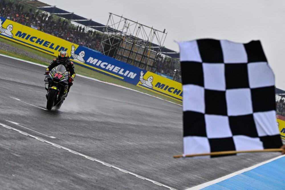 Marco Bezzecchi melintasi garis finis saat main race GP Argentina 2023. (motogp.com)