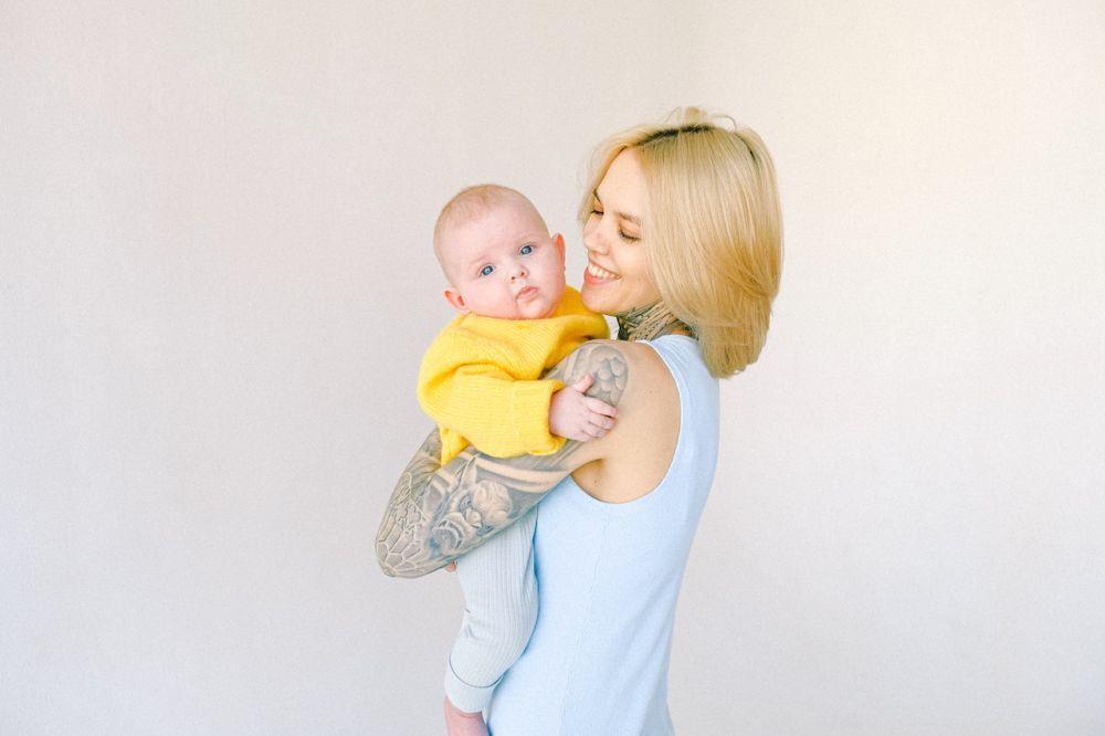 Attachment Parenting: Manfaat, Kekurangan hingga Penerapannya!