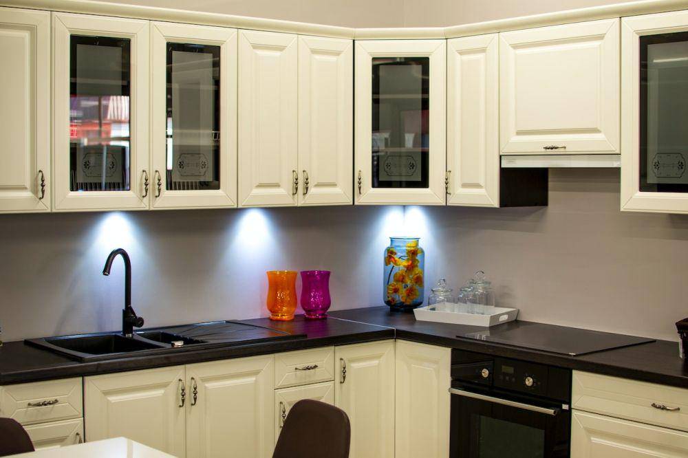 Dapur hitam-putih (Pexels.com/PhotoMIX Company)