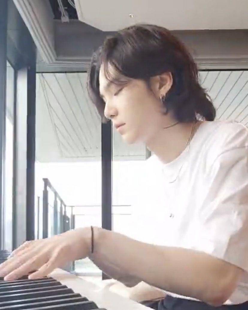 Suga BTS main piano (instagram.com/agustd)