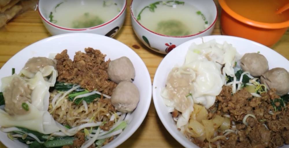 Potret mie ayam Bangka Asan Tebet (youtube.com/SeparuhAkuLemak)